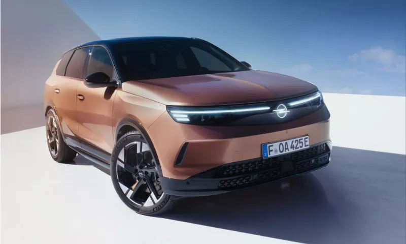 Opel Unveils the 2025 Grandland SUV with 700km Electric Range