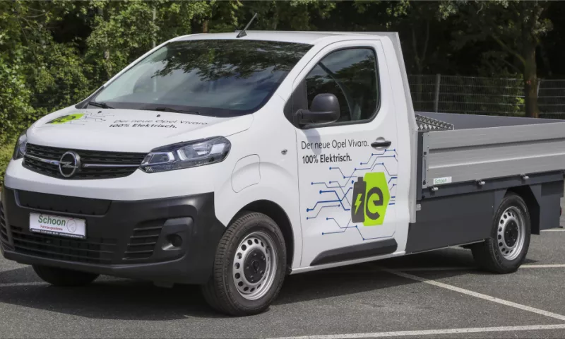 Opel Vivaro-e electric van is now available as a flatbed van